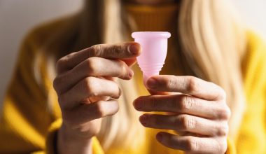 Ce este o cupă menstruală? Avantaje, utilizare și sfaturi