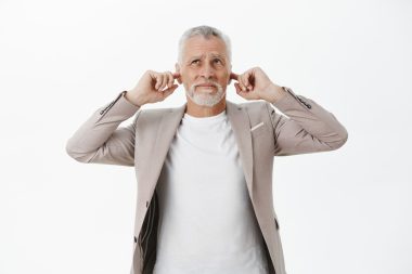 De ce este nevoie de dopuri de urechi pentru vârstnici?
